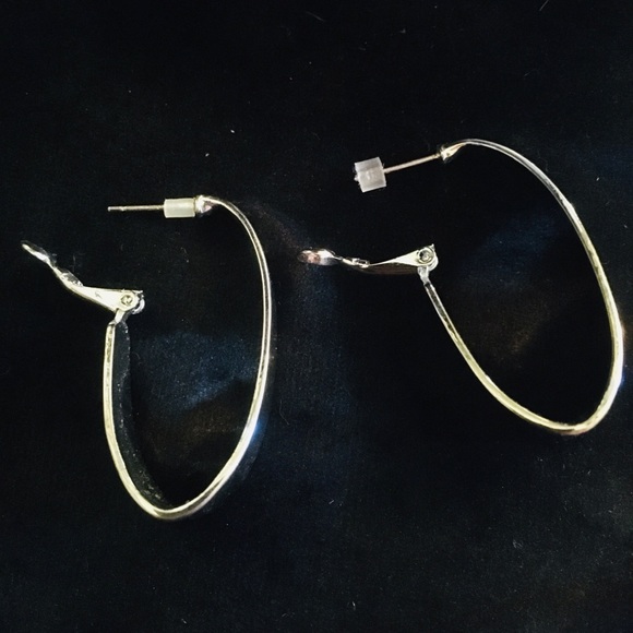Silver oval earrings! - Picture 3 of 3